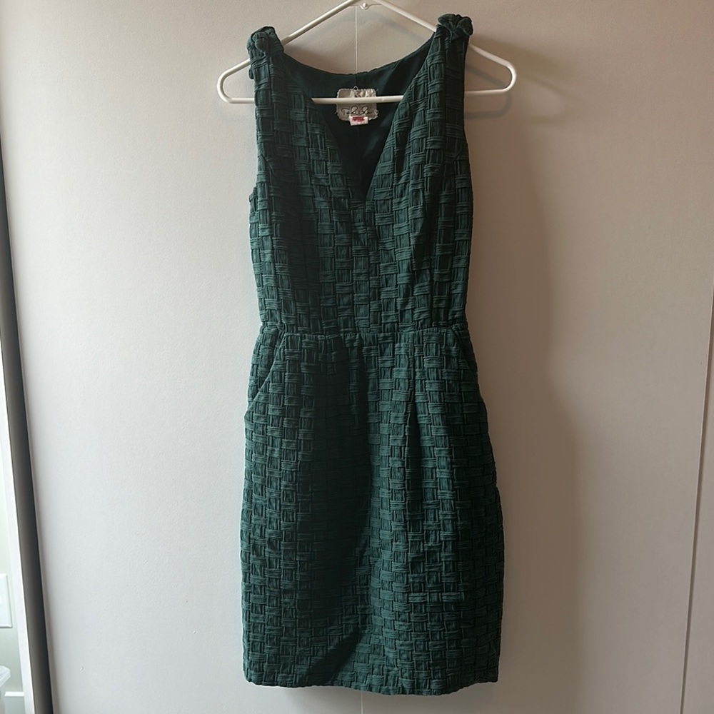 Tabitha Green V-Neck Sheath Mini Dress Sleeveless